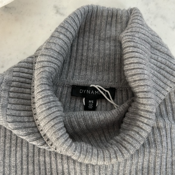 Turtle neck - small - Picture 2 of 2